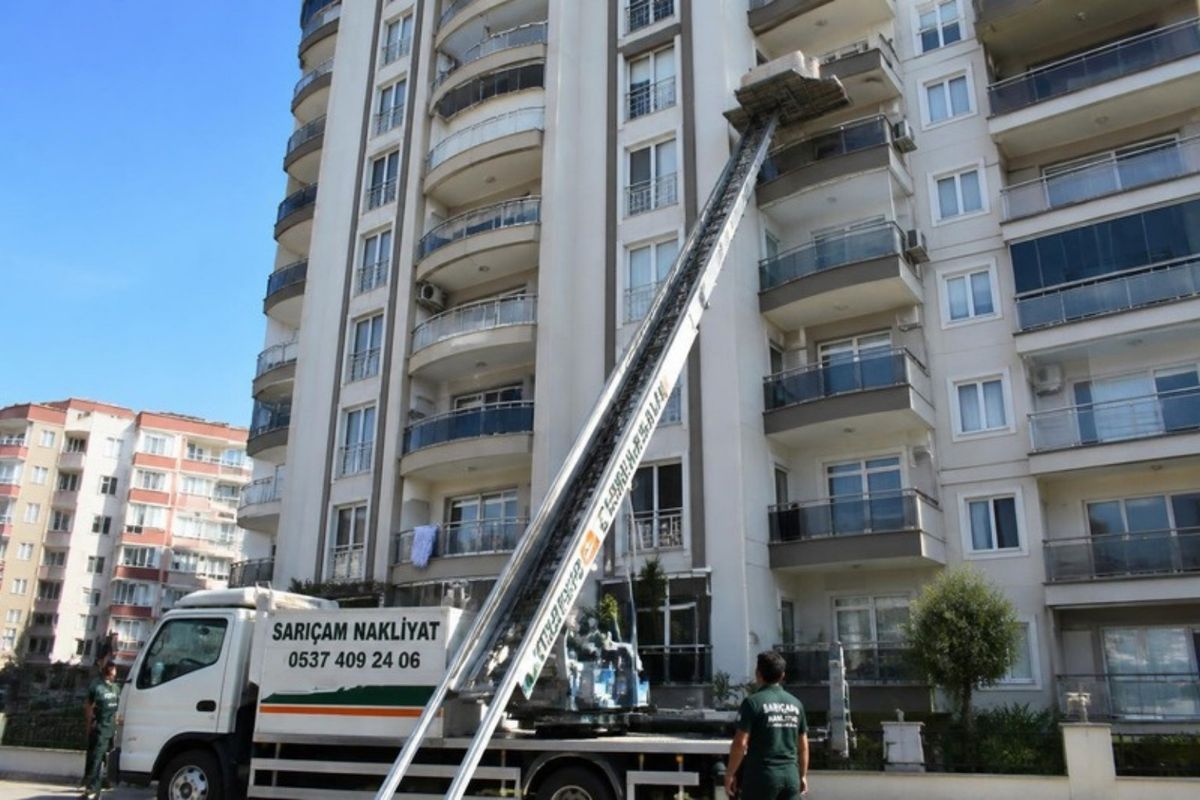 Asansörlü Taşımada Balkon Korkuluğu Sökülmeli mi?
